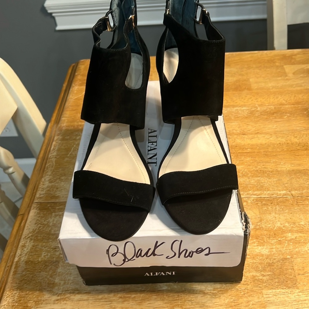 Alfa I black wedge shoes. Size 9.5.